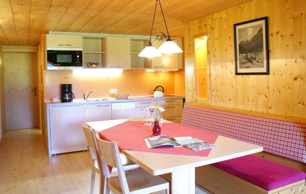Haus Gstueat Lech am Arlberg Quarto foto